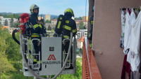 hasiči balkon2 Gp8VYVeWsAAj4JQ